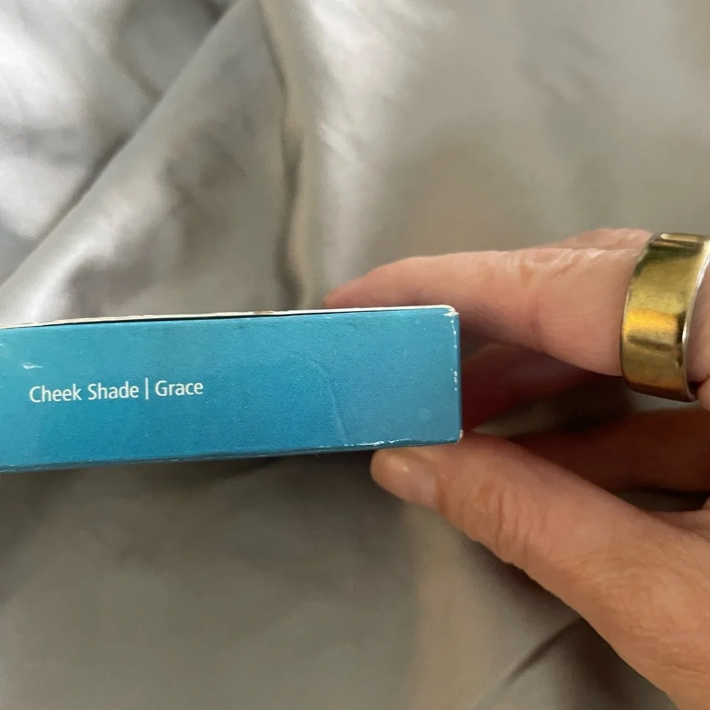 Chantecaille Cheek Shade - Grace - Picture 2 of 8